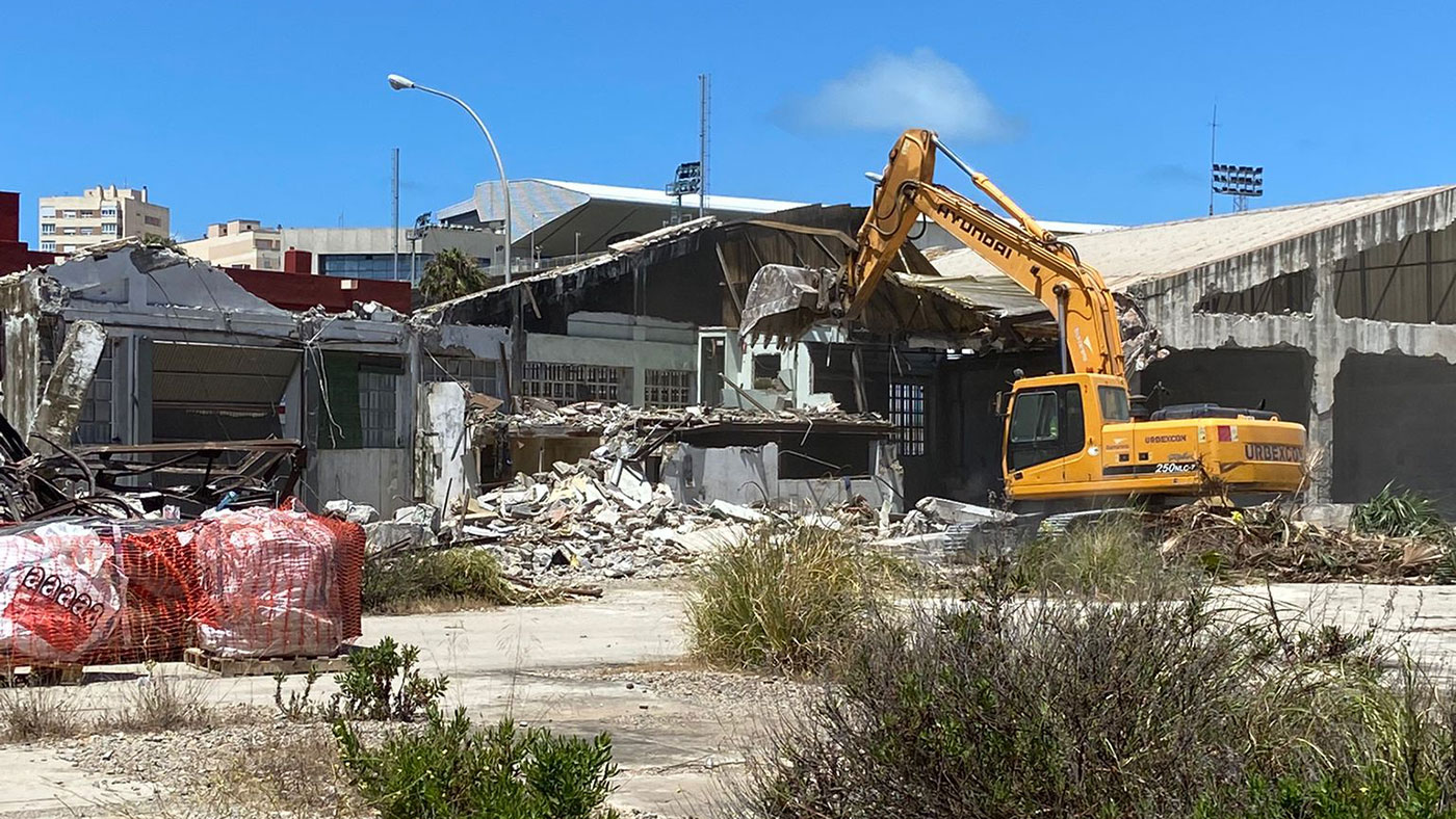 La Zona Franca De C Diz Inicia El Derribo De Las Antiguas Instalaciones