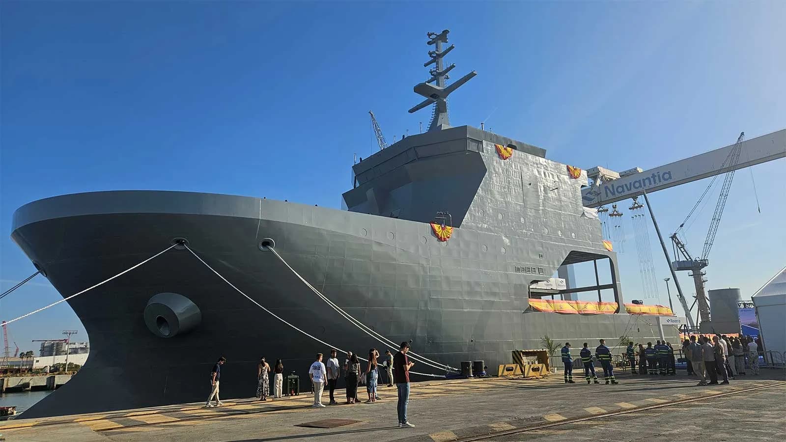 Navantia bautiza en Puerto Real el A-21 Poseidón, nuevo buque de intervención subacuática de la Armada