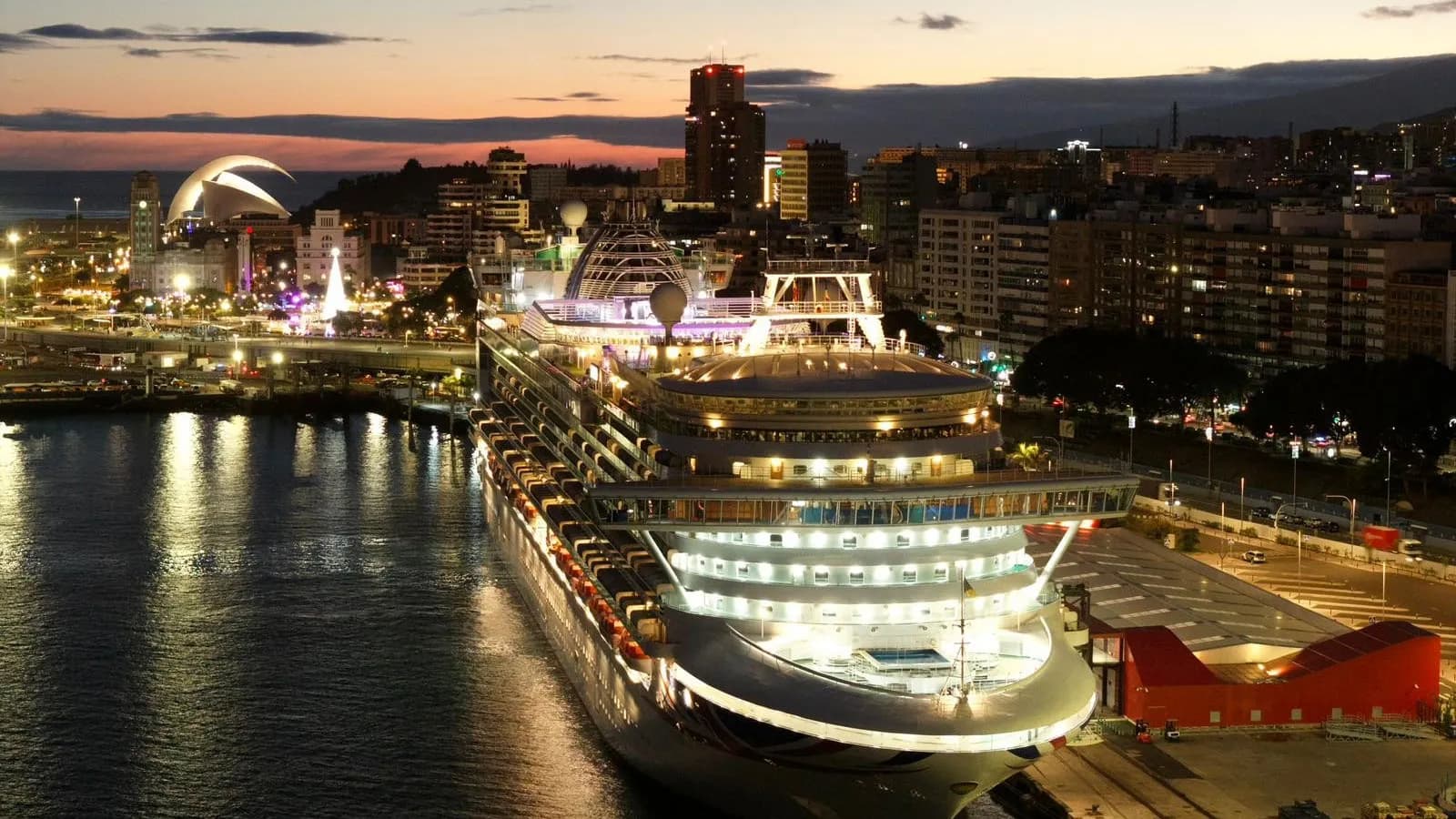 Puertos de Tenerife cierra el semestre como segundo sistema estatal en pasajeros