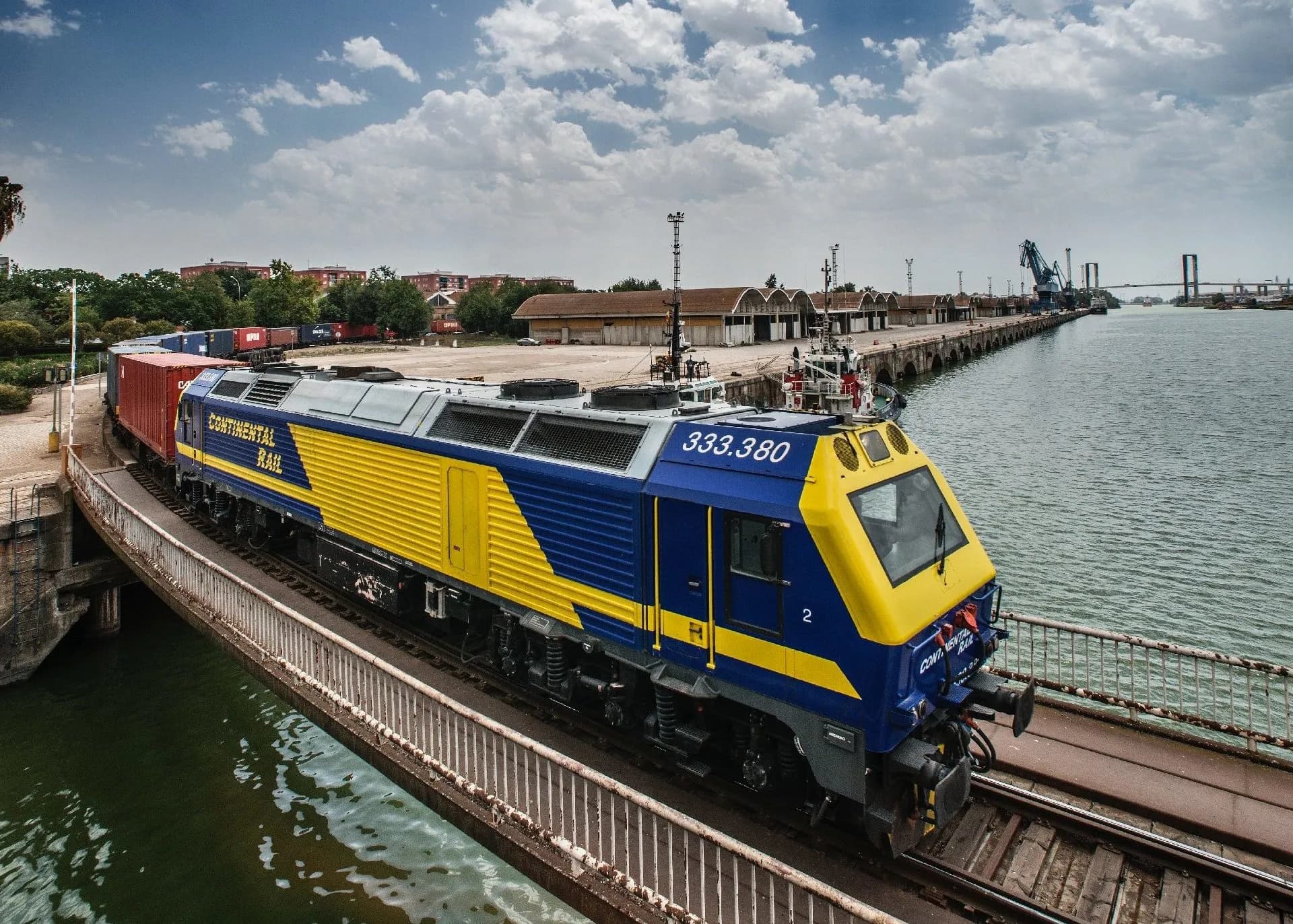 El Puerto de Sevilla avanza en la construcción de tres vías para trenes de 750 metros en Palmas Altas